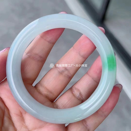 冰糯飘绿花天然缅甸翡翠圆条手镯
