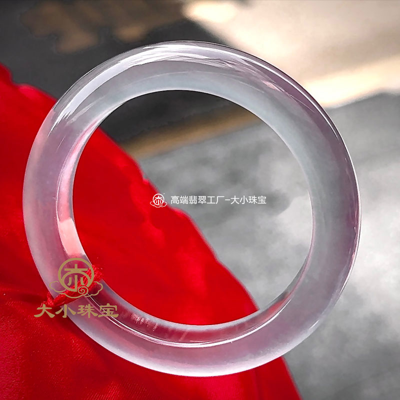 缅甸A货翡翠冰种白月光手镯