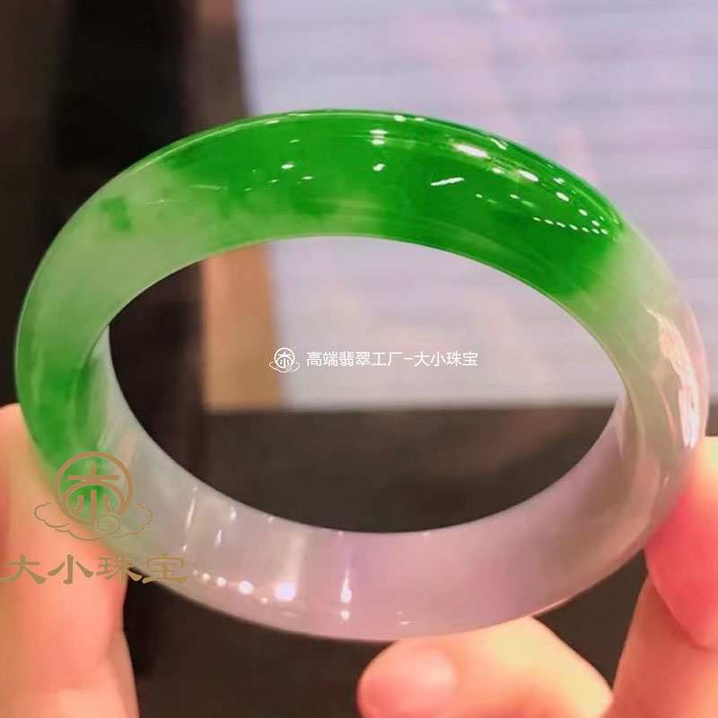 冰糯种春带彩天然翡翠手镯