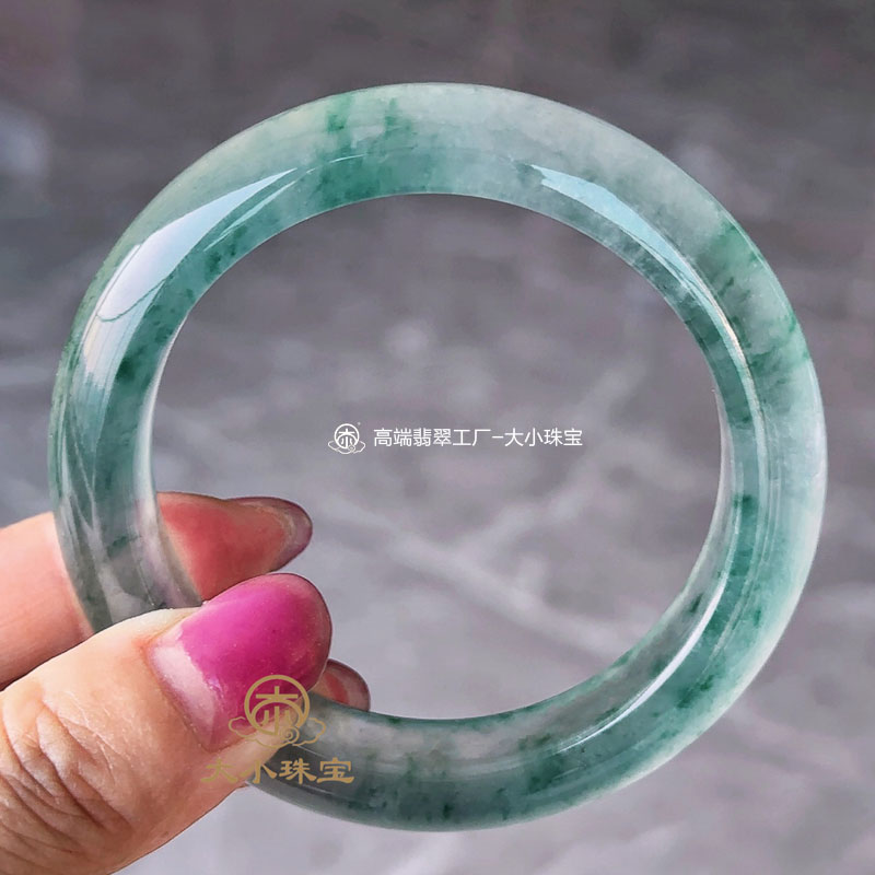 缅甸A货翡翠冰种飘花手镯