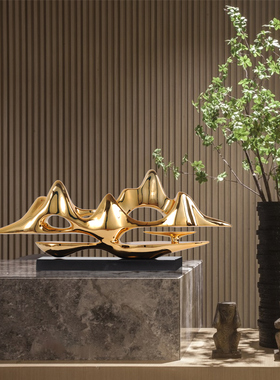 轻奢风样板间会所过道软装艺术品