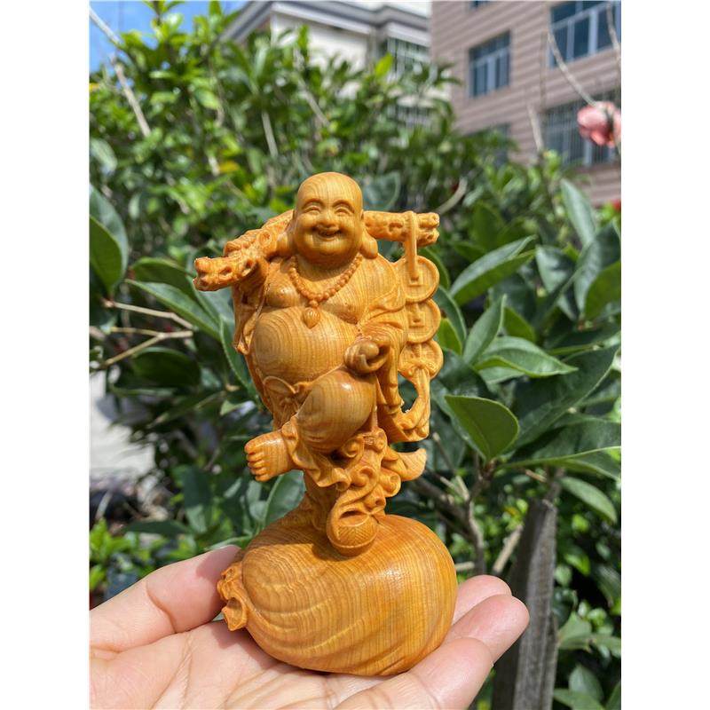 崖柏黄杨木雕铜钱弥勒佛像元宝弥勒纳福家居办公室装饰摆件