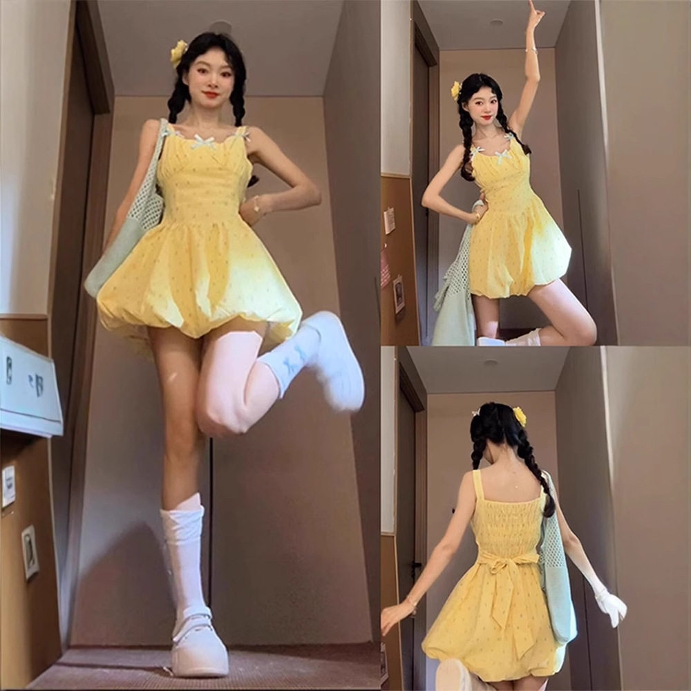 多巴胺黄色吊带连衣裙女甜美小个子度假风波点花苞裙收腰蓬蓬裙