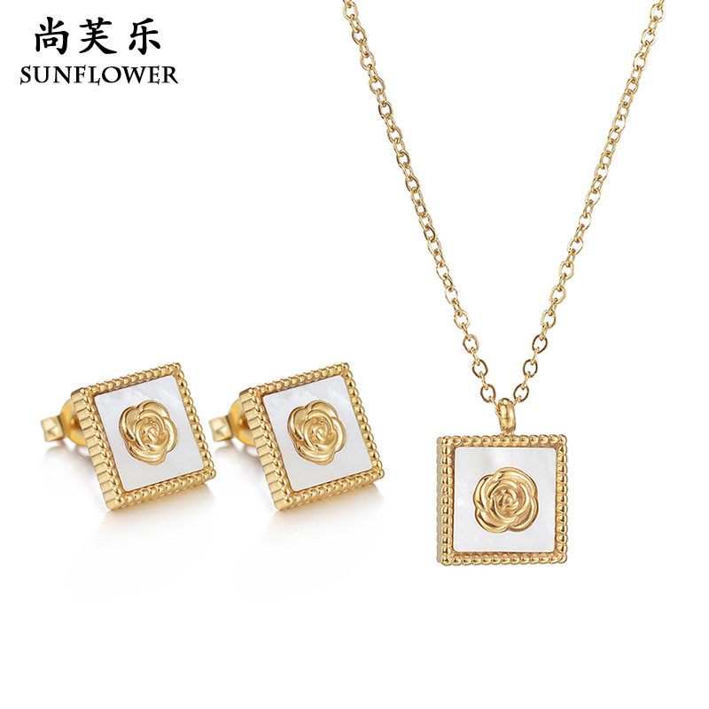 欧美钛钢饰品贝壳玫瑰花项链女小众礼物生日不锈钢毛衣链级感女款