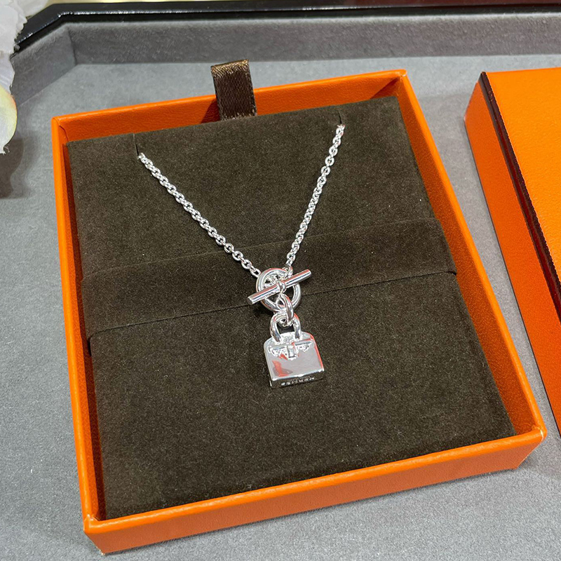 Amulettes Kelly项链爱马家素银项链OT扣光面素面包包吊坠锁骨链