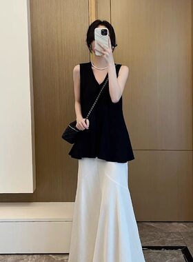 夏季黑色V领无袖上衣配高腰气质显瘦鱼尾白色半身裙时尚两件套装