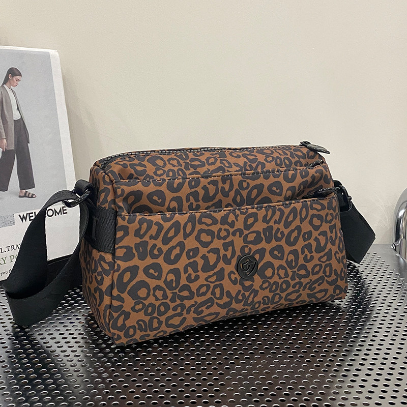 2026春季新款港风豹纹斜挎包百搭时尚通勤女士包牛津布休闲单肩包,箱包皮具/热销女包/男包,小方包,淘宝优惠券,粉丝福利购,淘宝优惠卷