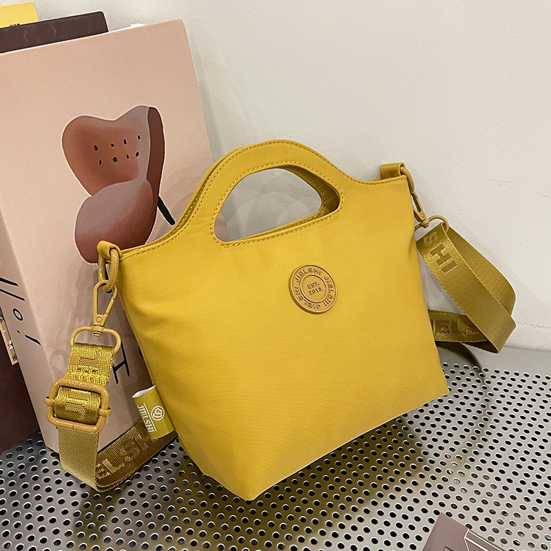 百搭小众手提包包女尼龙休闲斜挎包时尚便携牛津布通勤女包单肩包