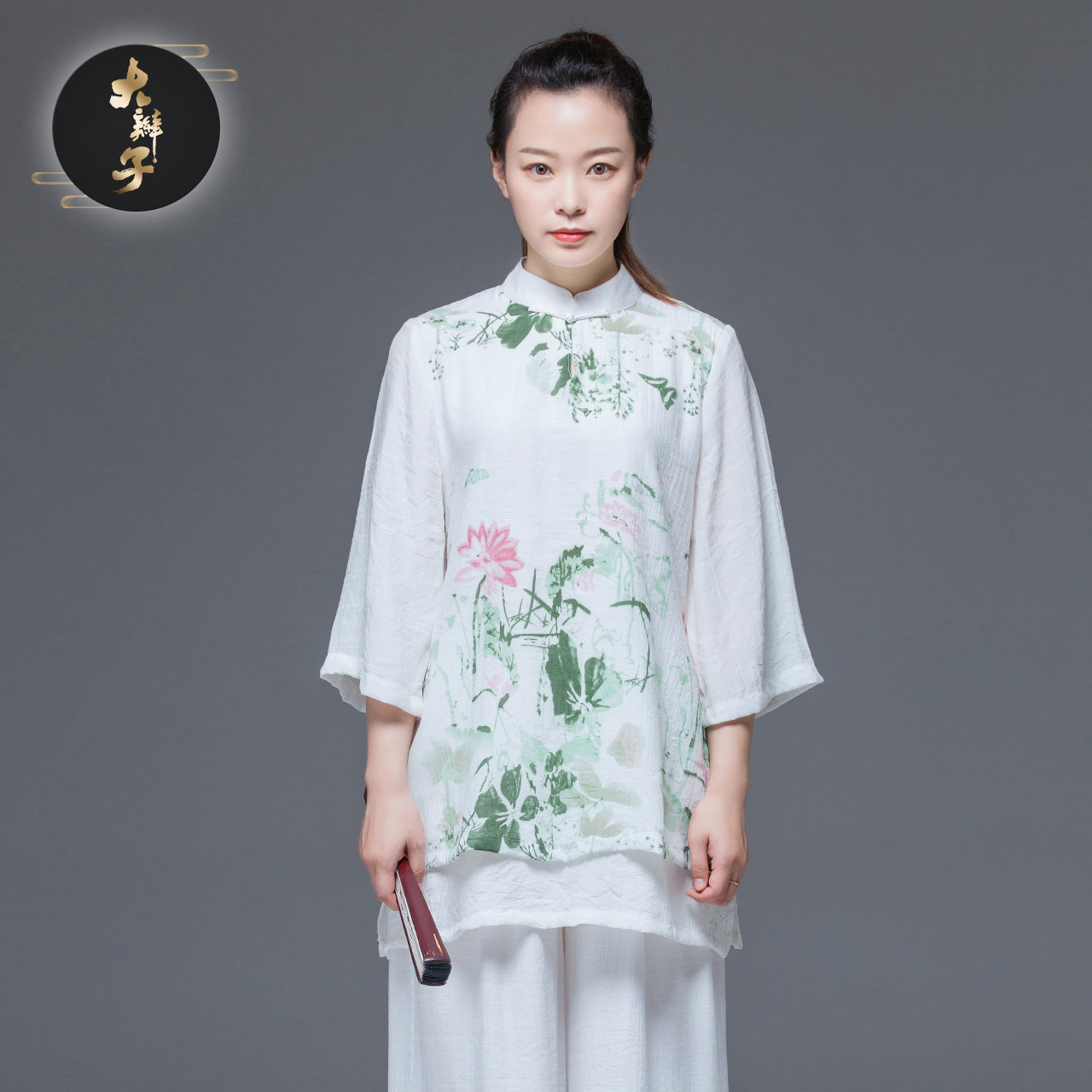 大辫子太极服新款夏季短袖上衣中国风修身飘逸太极拳表演服女披纱