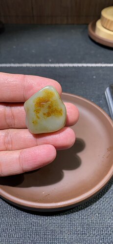 捡漏价新疆和田玉籽料青白玉红皮俏色原石牌子挂件可雕刻可收藏