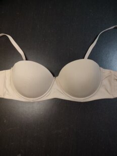 光面半杯薄款单文胸上薄下厚小胸聚拢小码65A裹胸女内衣硅胶防滑