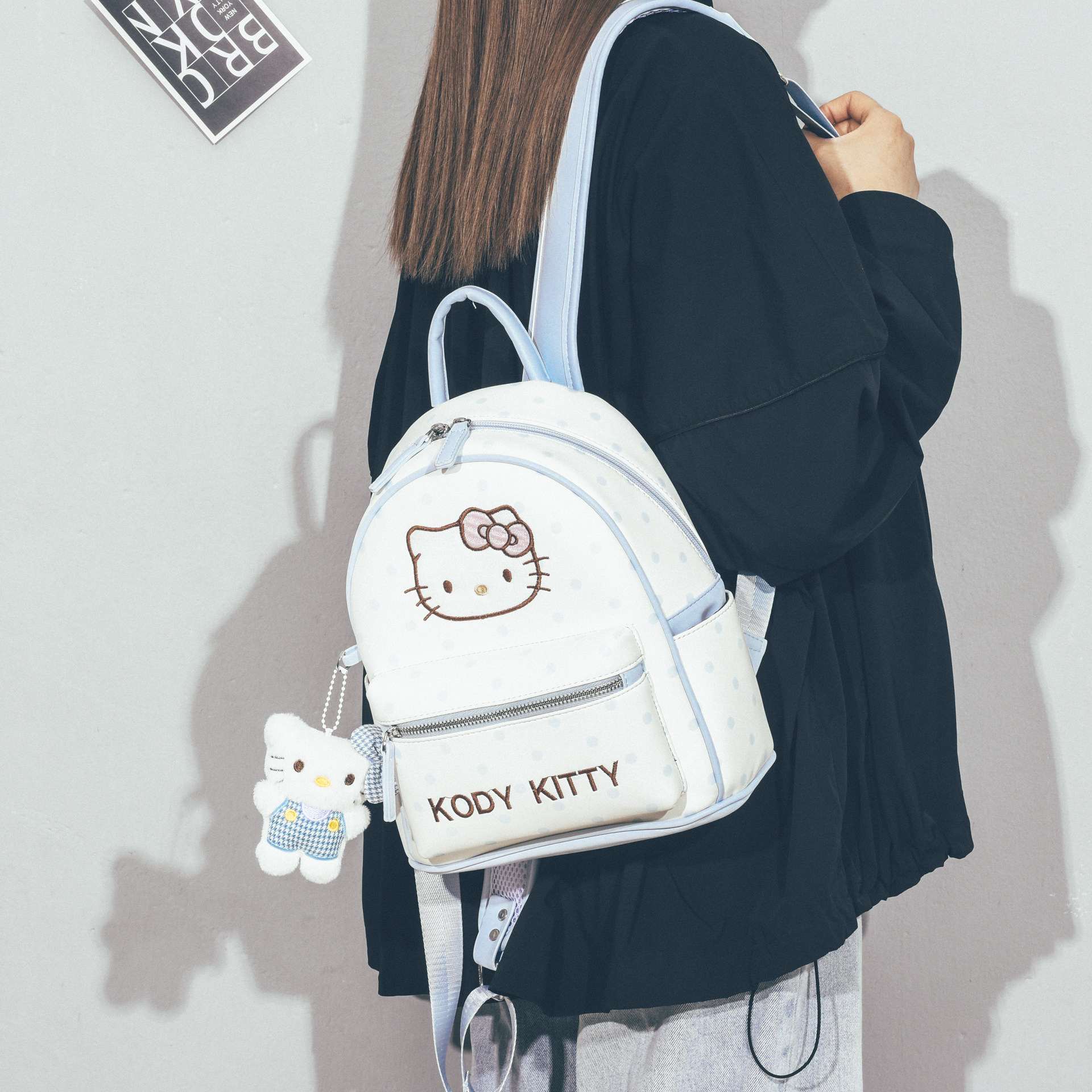 高级感卡通刺绣双肩包女2026新款波点印花学生小书包旅游通勤背包