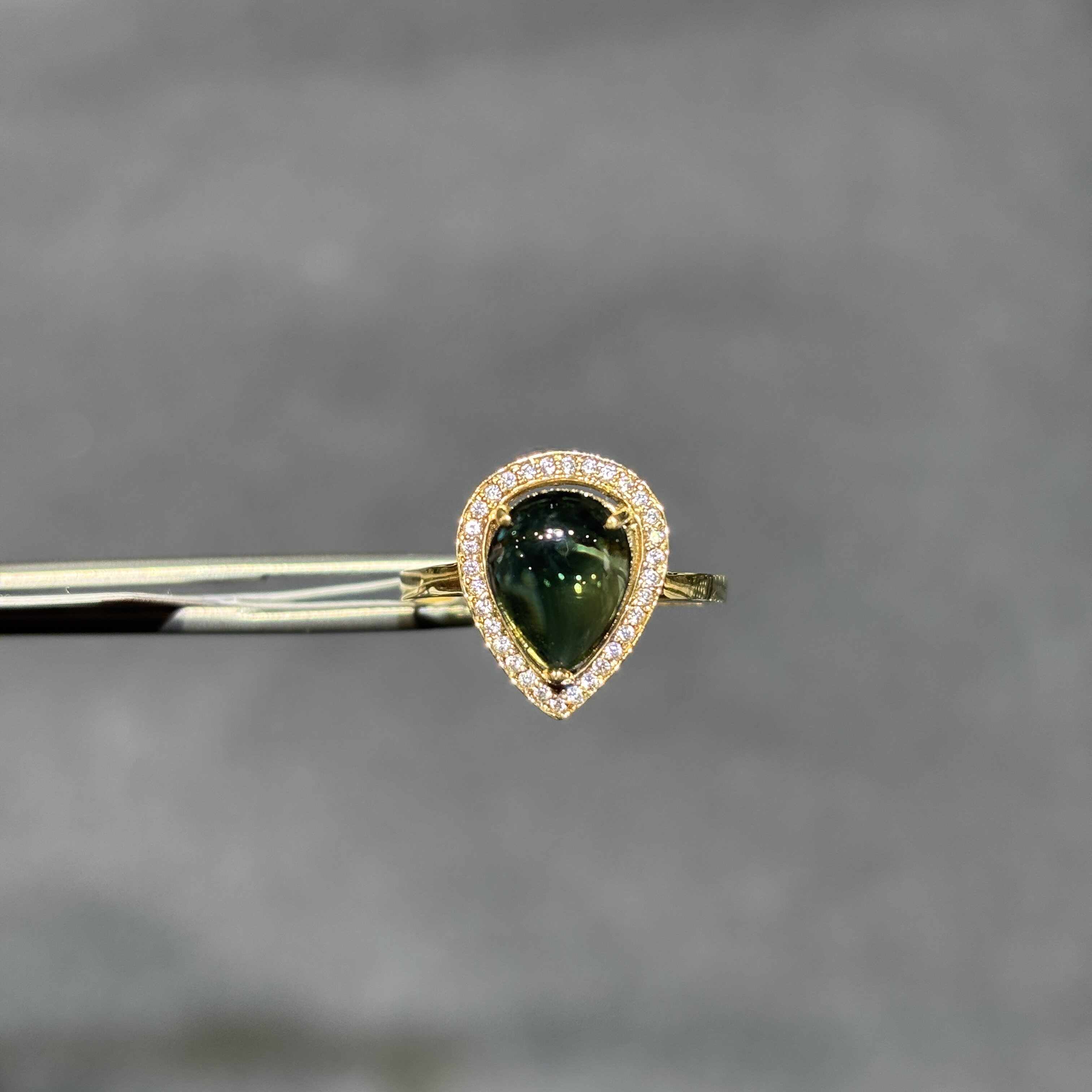 18k金天然蓝宝石戒指水滴素面糖塔形7*9洁净糖果感简约花色蓝宝石