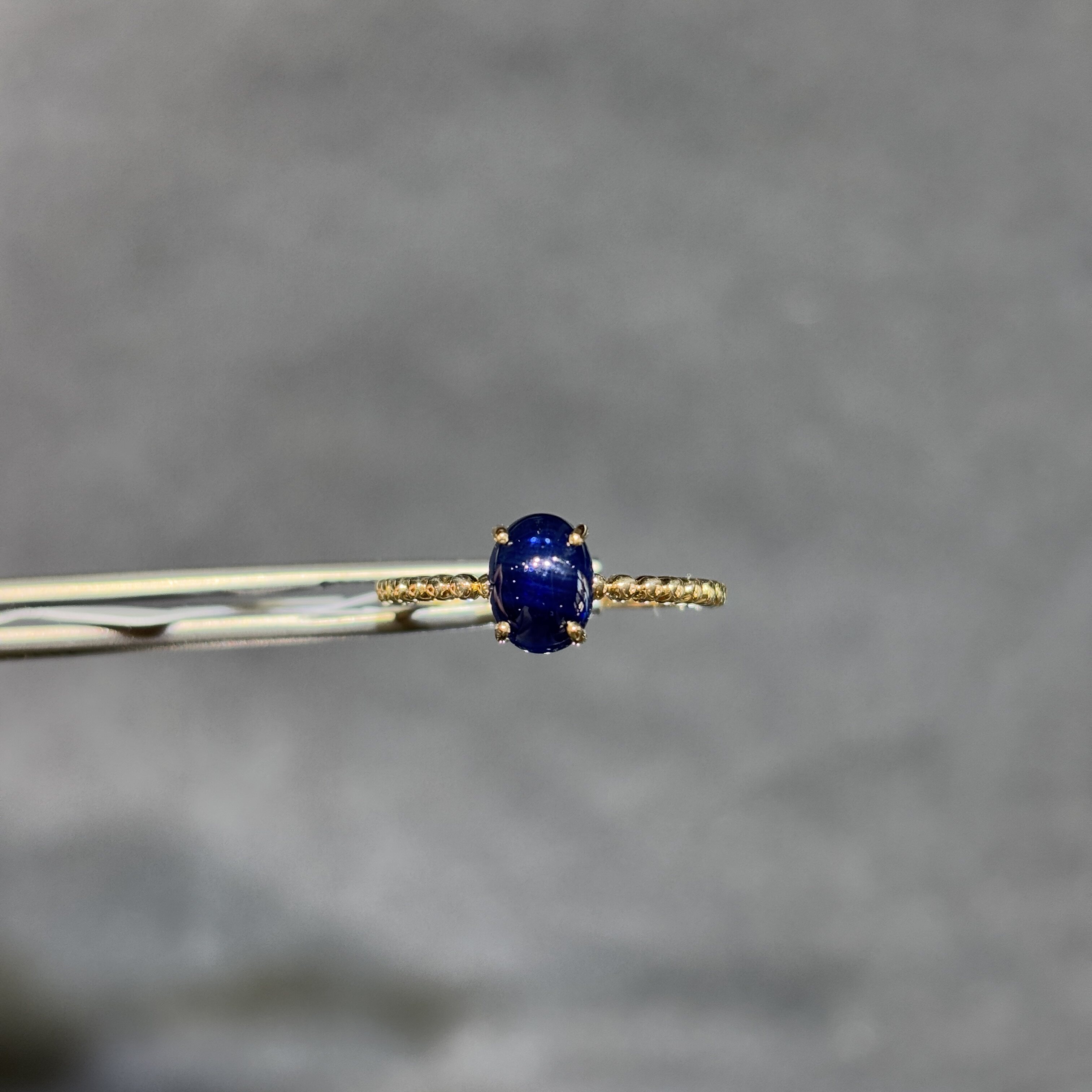 18k金天然蓝宝石戒指素面椭圆