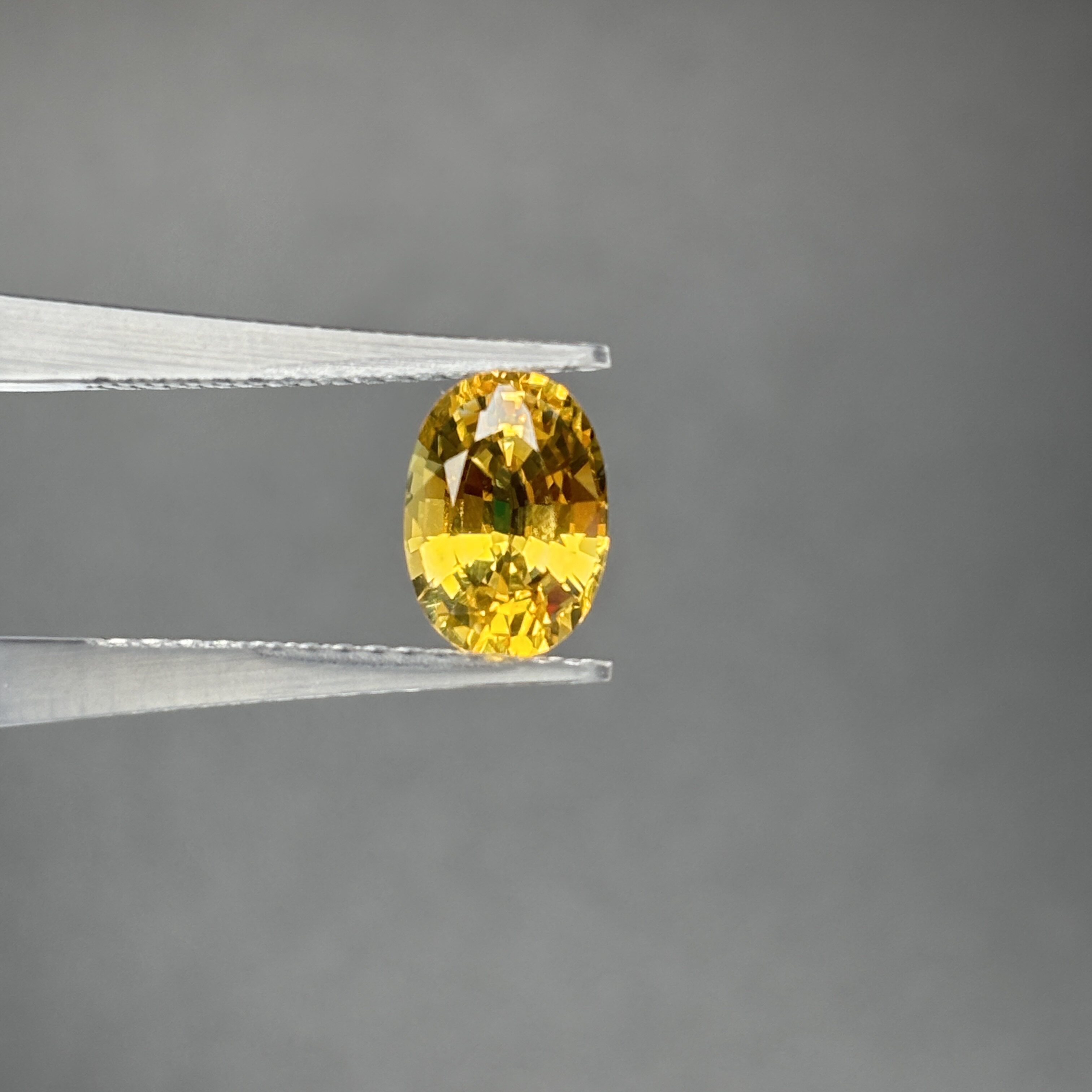 天然椭圆形黄色蓝宝石裸石斯里兰卡黄宝石金丝雀橙黄火彩黄蓝宝