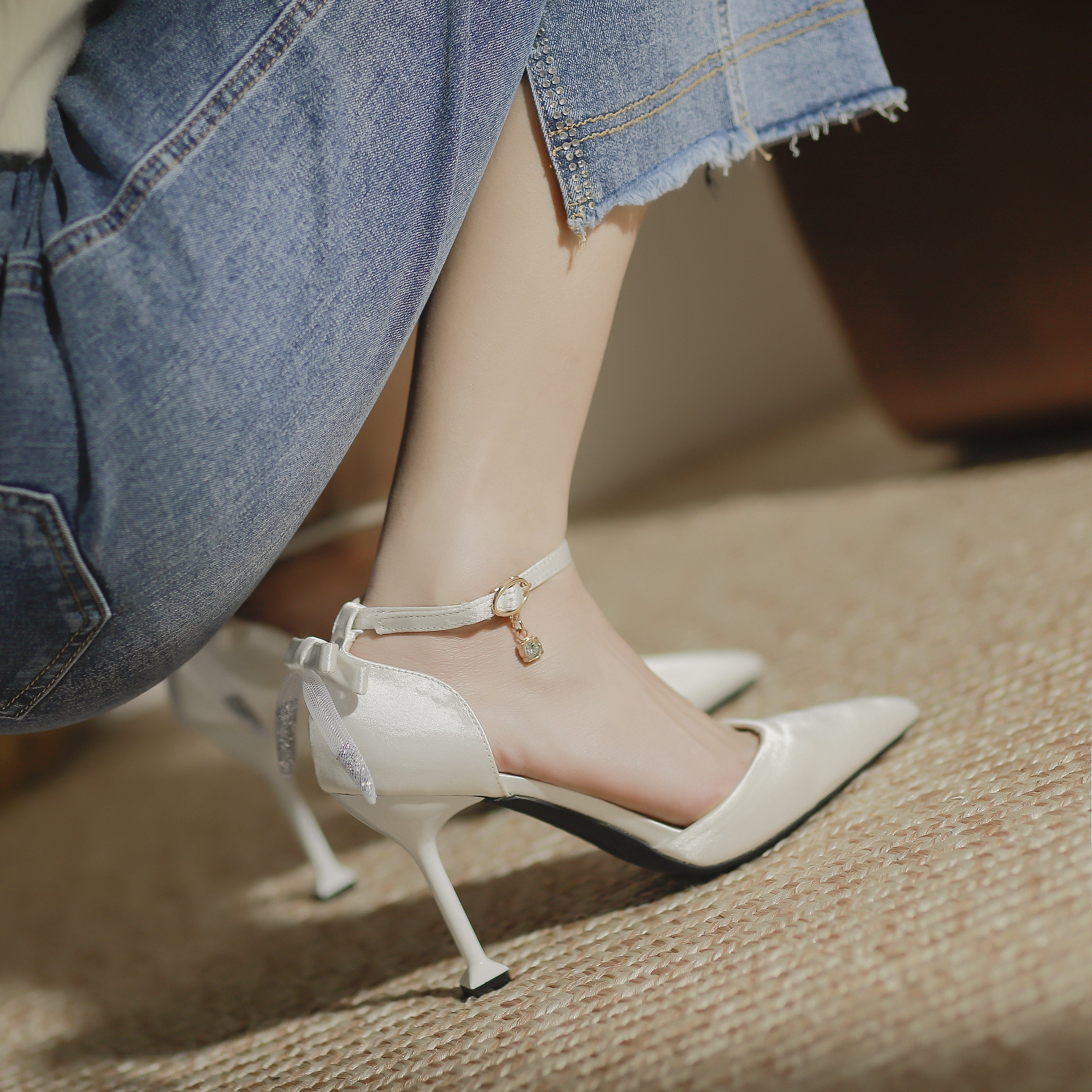 婚鞋女细跟婚纱秀禾服女鞋性感一字带尖头白色高跟鞋小码中空单鞋