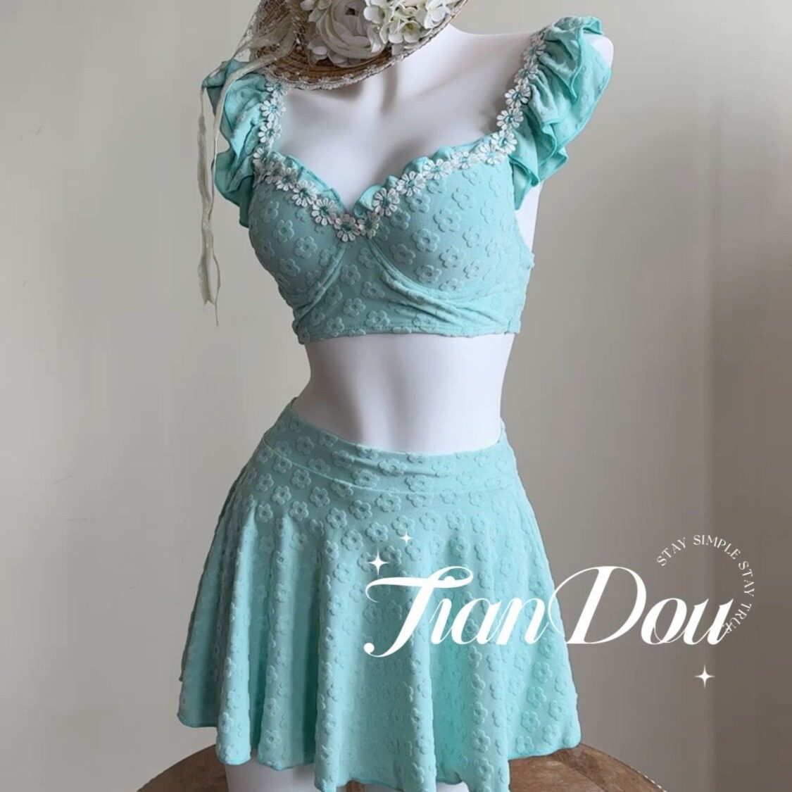 甜辣新款分体裙式比基尼三件套游泳衣女薄荷绿小胸钢托聚拢泡温泉