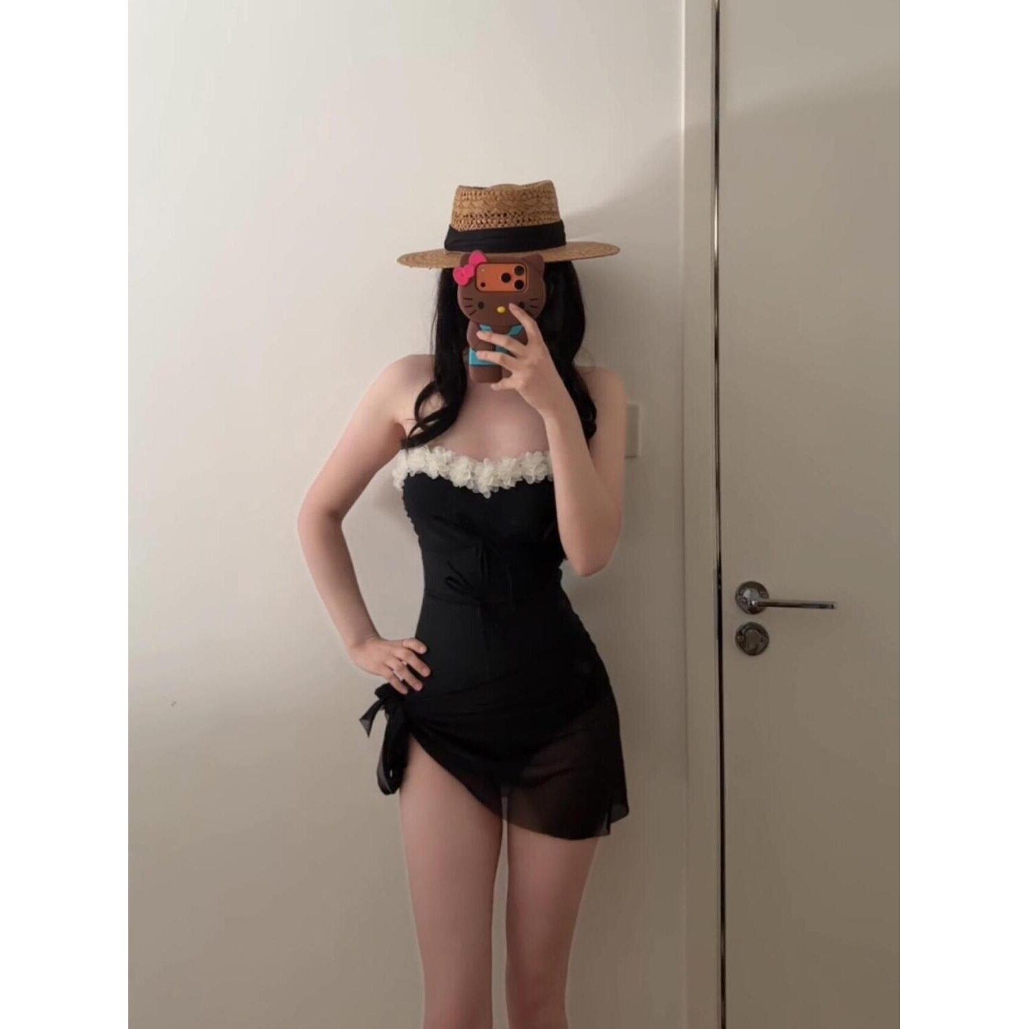 性感黑色新款抹胸花朵连体游泳衣女显瘦遮肉聚拢泡温泉度假泳装夏