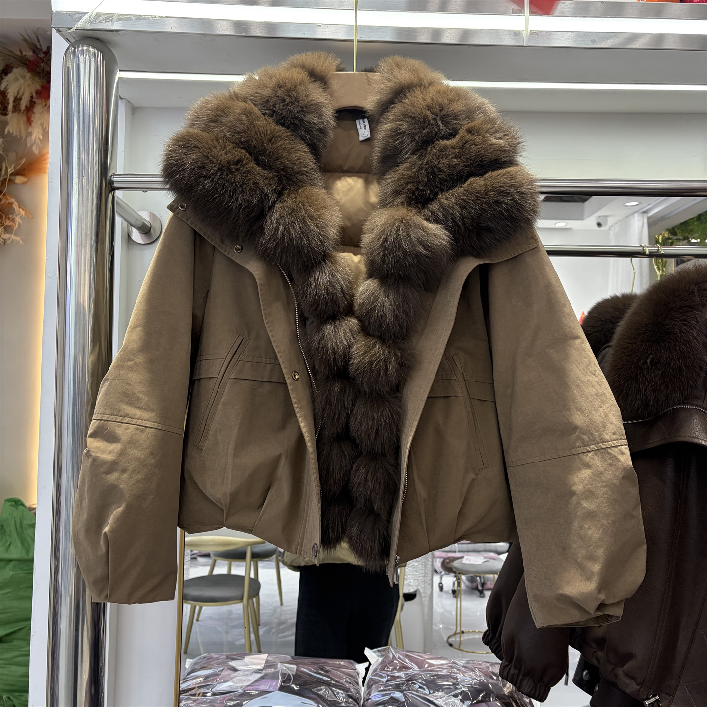 2025冬季新款狐狸毛派克羽绒服