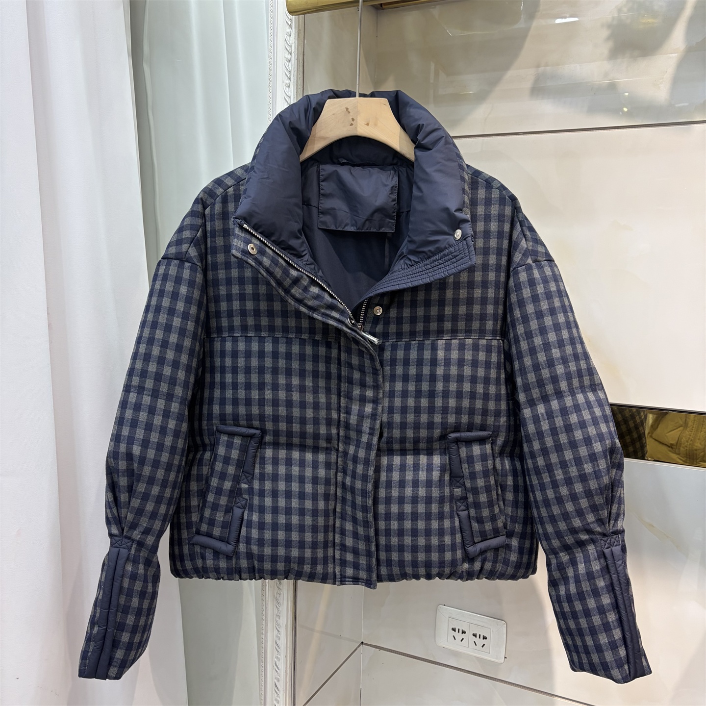 加厚百搭2025立领格纹羽绒服立领