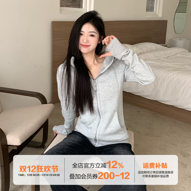 橘子树在哪儿灰色修身连帽卫衣女