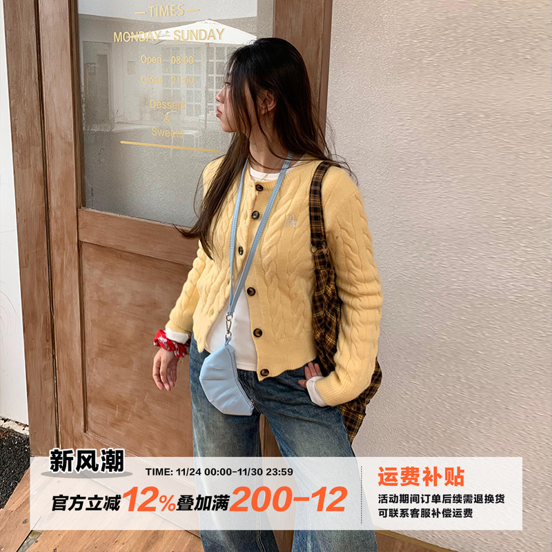 橘子树在哪儿韩系黄色麻花针织开衫女秋季设计感正肩显瘦毛衣外套