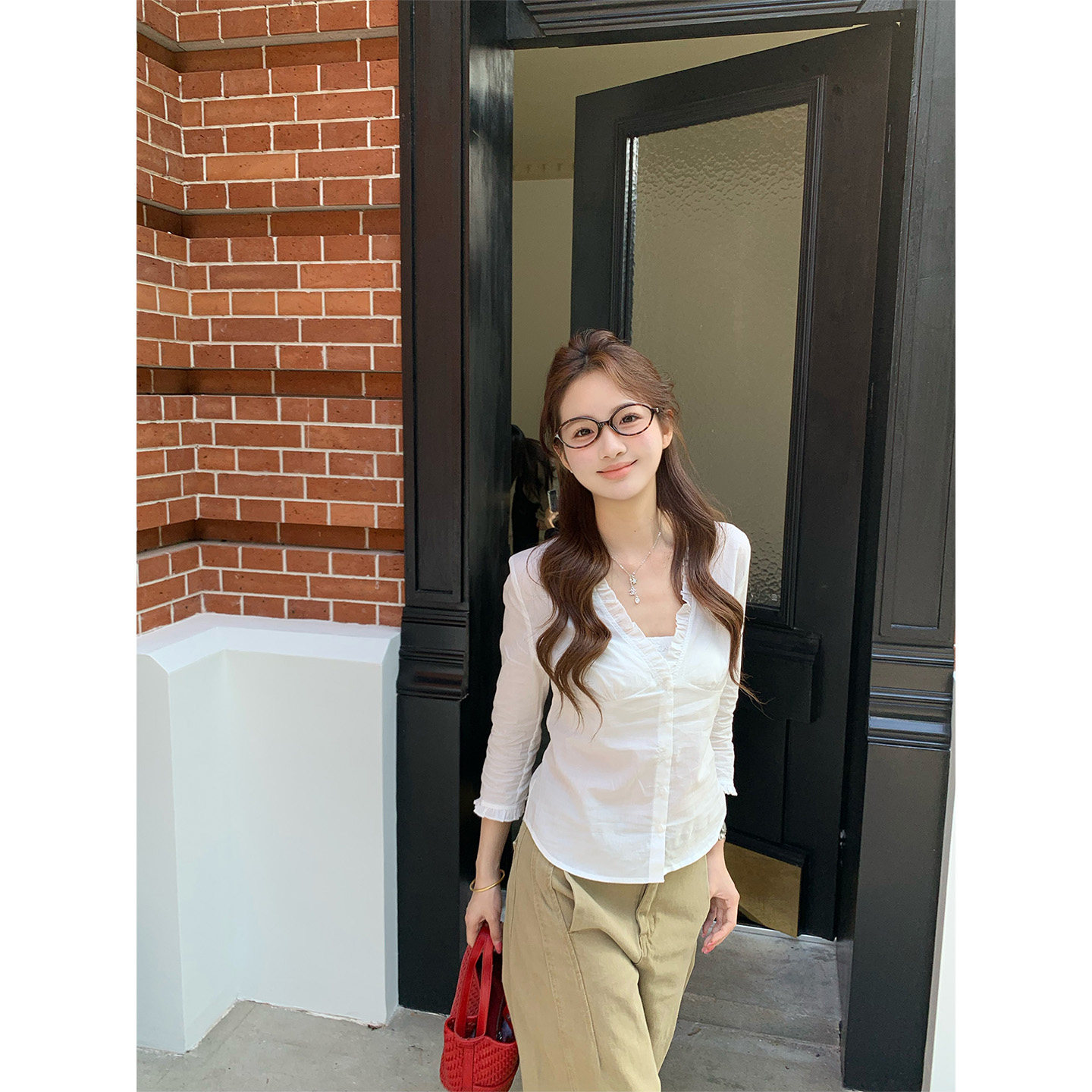 橘子树在哪儿韩系白色v领衬衫女夏季微透设计感bm风显瘦气质上衣