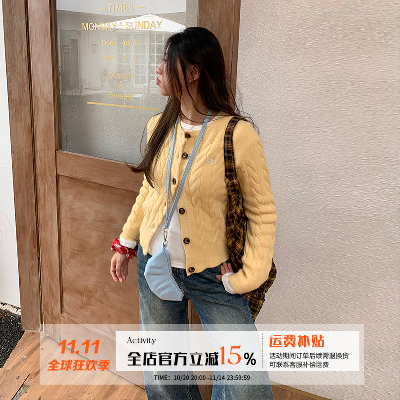 橘子树在哪儿韩系黄色麻花针织开衫女秋季设计感正肩显瘦毛衣外套
