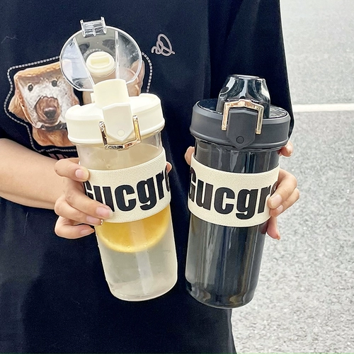 Мухан Пластиковая водяная чашка для мужчин и женщин с высокой температурной сопротивлением в летней спортивной чашке для устойчивости к падению Портативные студенты Простая повседневная чашка