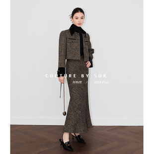 女 复古时髦斜纹编织面料翻领短外套高腰半身裙套装 SUK 摩登新语