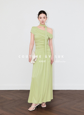 SUK 人间白月光！2025夏季新款针织长裙斜肩收腰黑色长款连衣裙女