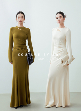 SUK 艺术剪影！秋冬薄绒款修身褶皱镂空设计针织连衣裙女气质长裙