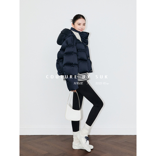 保暖连帽羽绒服新款 设计感撞色廓形90白鹅绒短款 女 冬日简讯 SUK