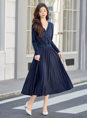 时套装202v5秋季款女新长袖领针织衫百褶收腰长裙两件套SH089-08