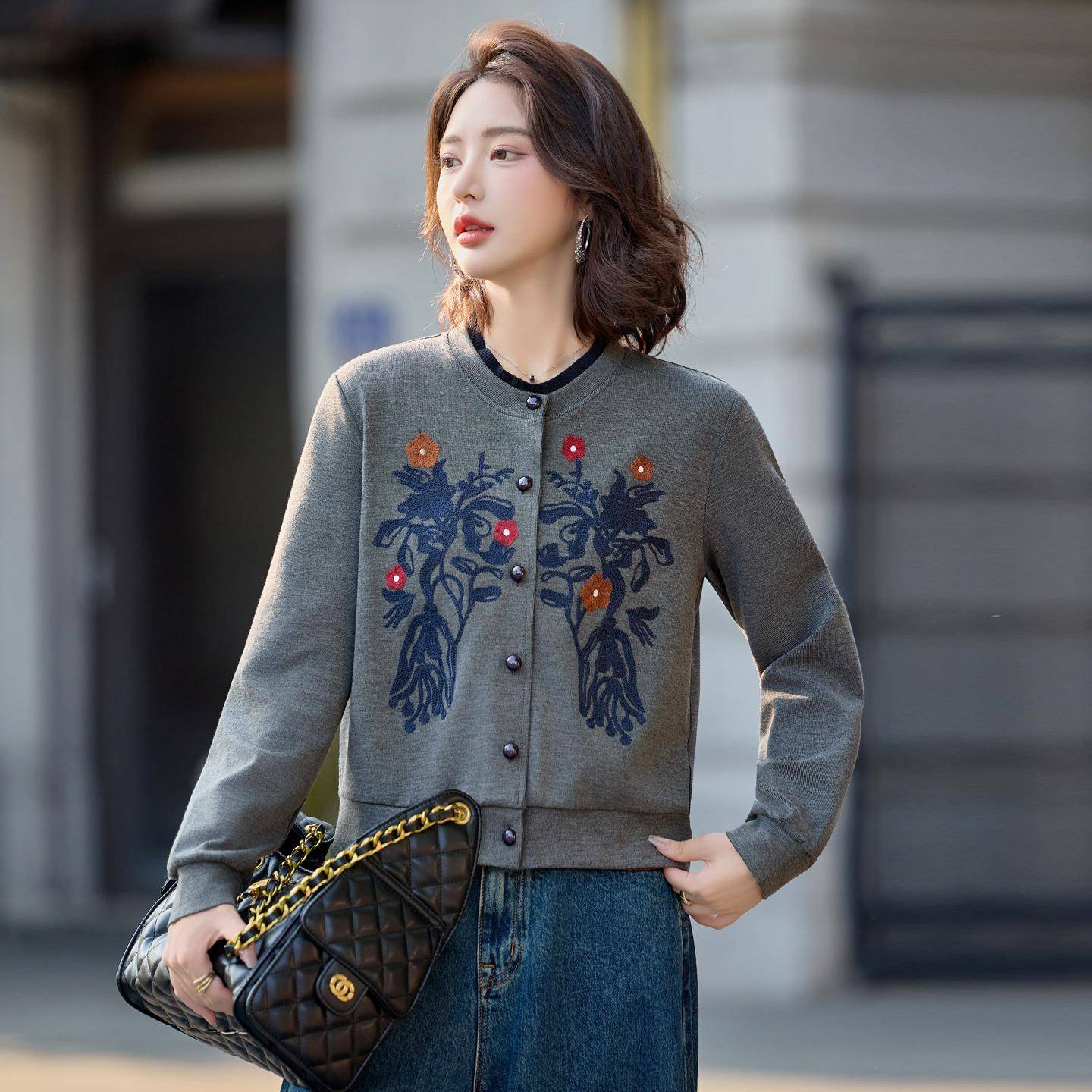 2025秋款刺绣季亮朵片立ME5709-0体花圆领衫开衫短袖上衣新时尚外