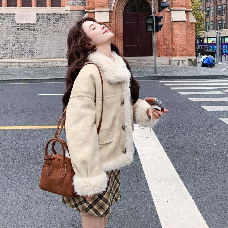 奶黄色羊羔外0套女冬毛225新款好看两仿面穿加绒加厚c062-256皮毛