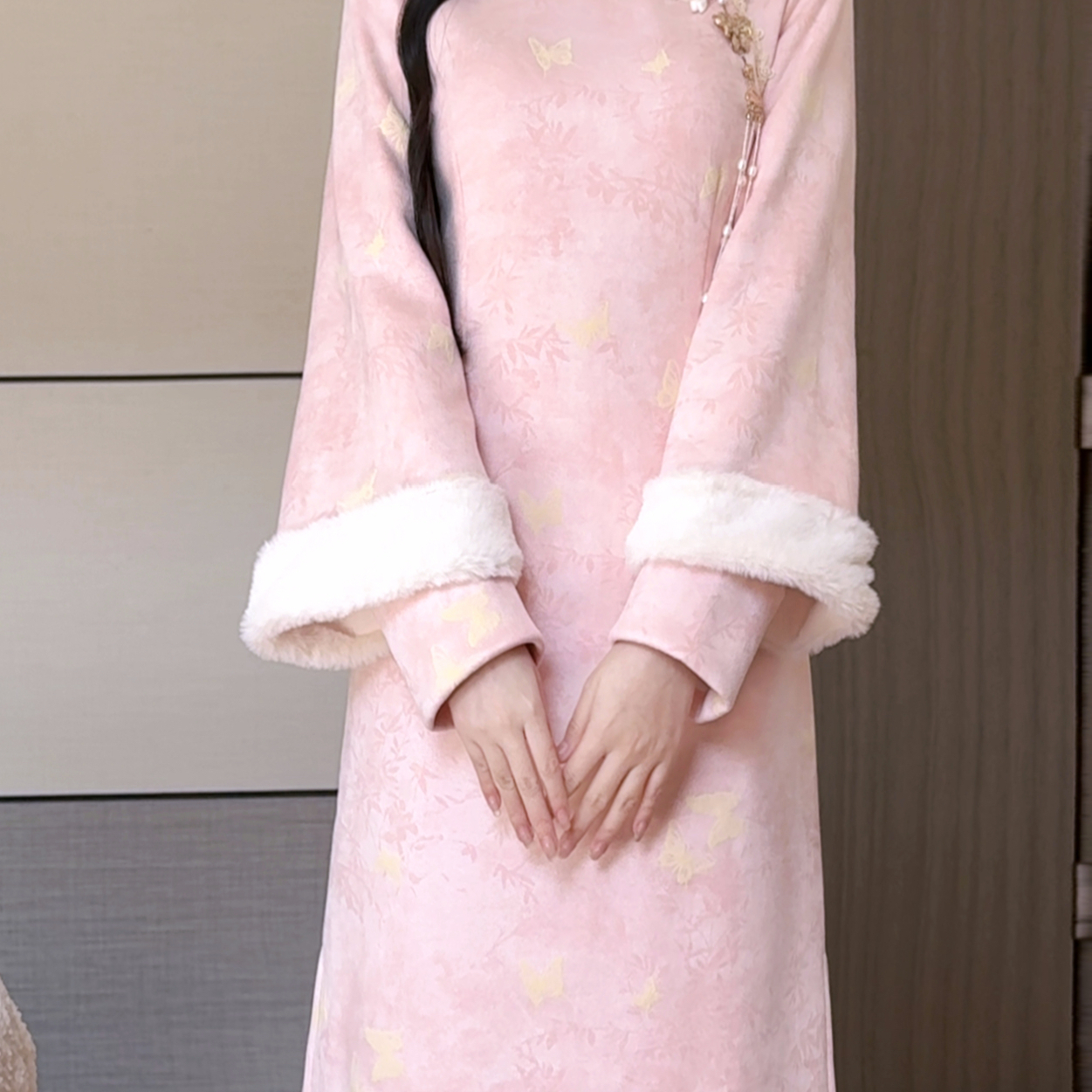 抹茶麻薯2025年冬季新款复古民国麂皮绒倒大袖旗袍加绒毛绒领保暖