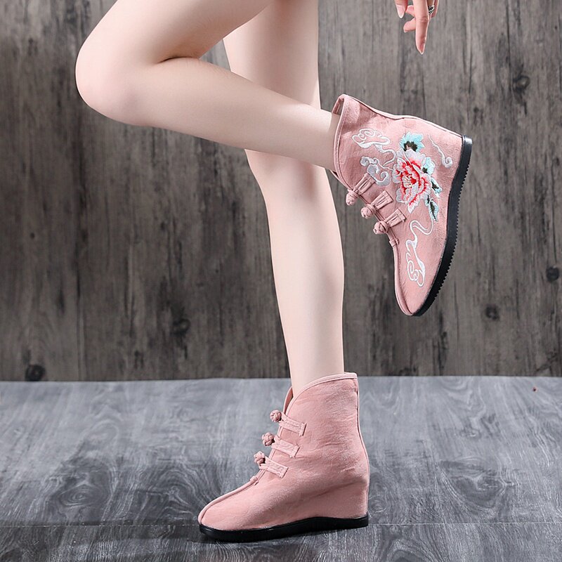 AUTUMN EMBROIDERED SHOES WOMENS SINGLE BOOTS NEW HANFU SINGLE SHOES OLD BEIJING CLOTH SHOES NATIONAL WIND INCREASED SHORT BOOTS WOMENS BOOTS