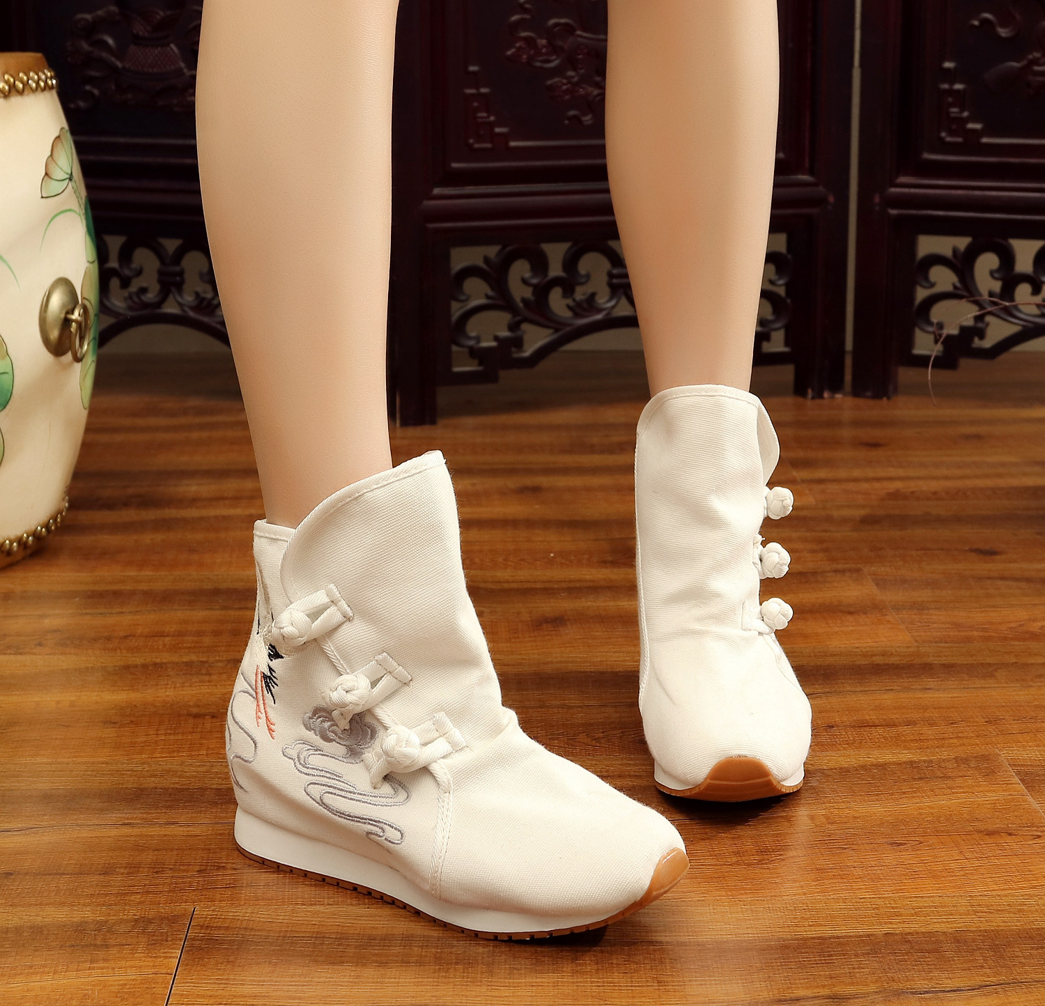 AUTUMN NATIONAL STYLE HANFU SHOES PURE WHITE COSTUME BOOTS ANKLE SHOES WOMENS BOOTS OLD BEIJING CLOTH SHOES EMBROIDERED SHOES