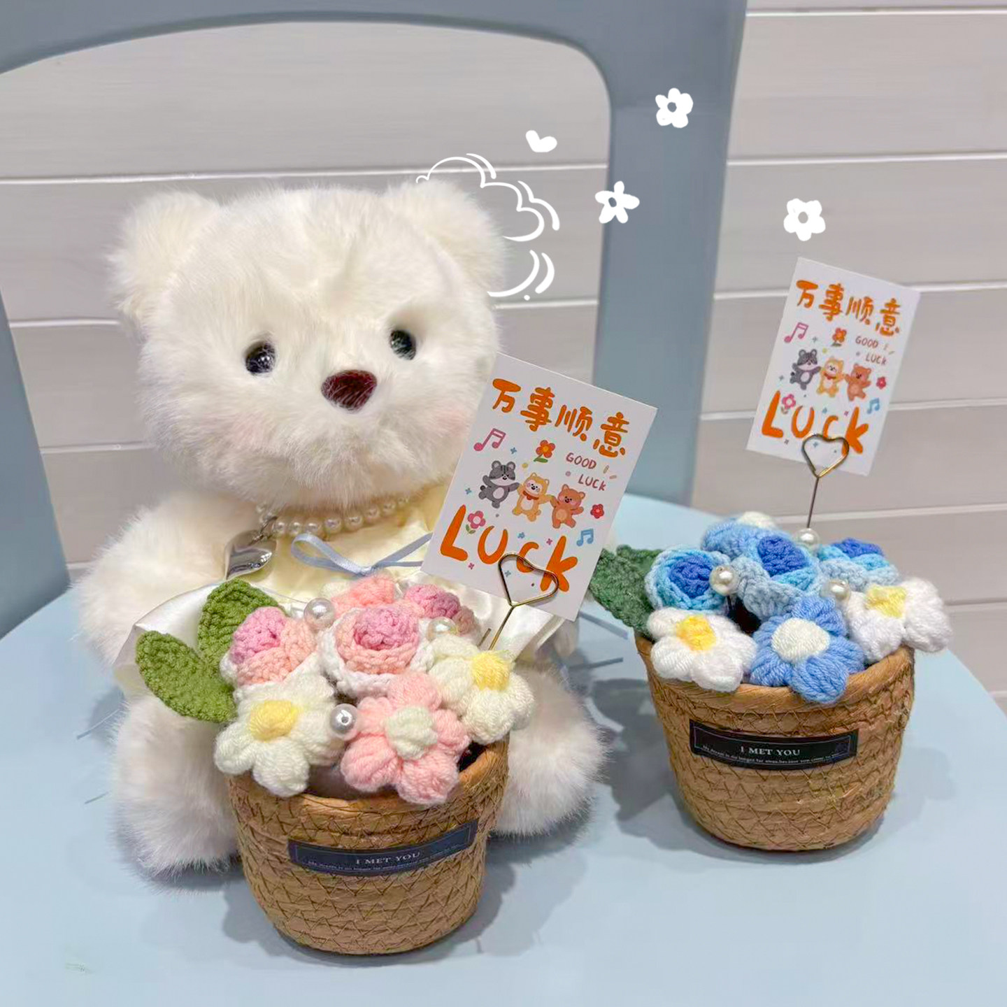钩织成品小熊抱抱桶花束针织款