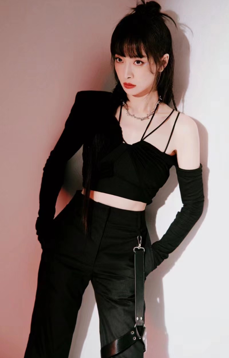 新款女团表演服宋茜同款舞台演出服套装现代爵士服韩舞kpop打歌服