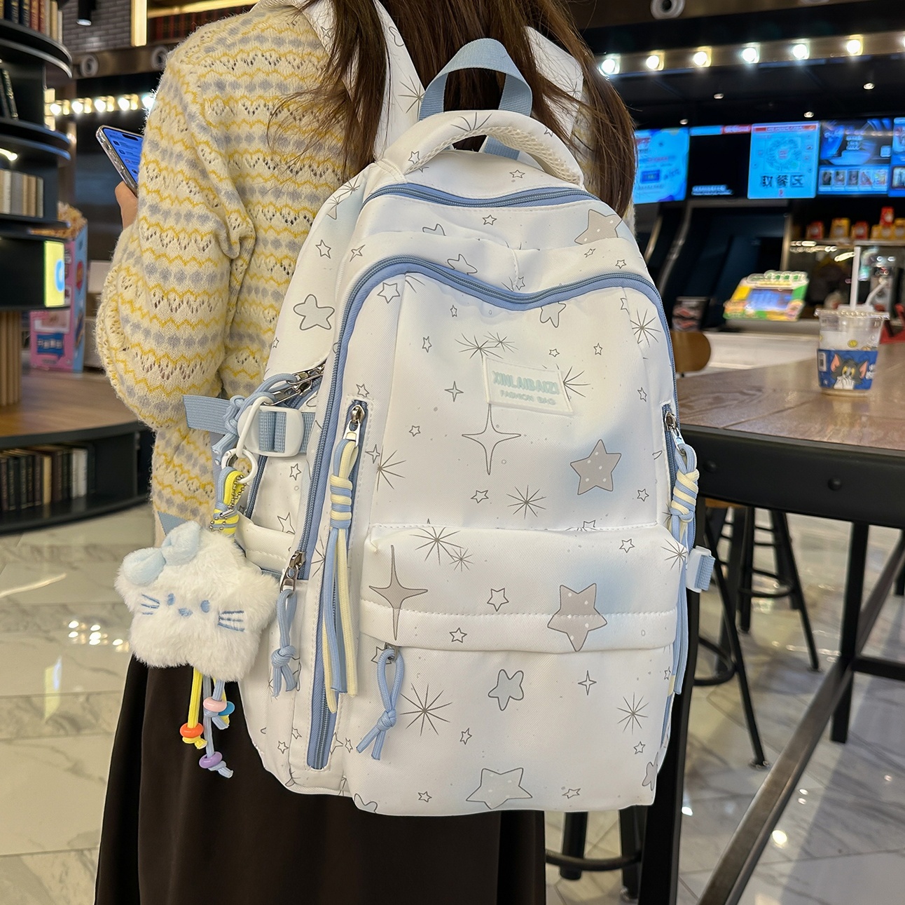 书包初中女生高颜值轻便双肩背包