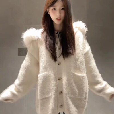 韩系慵懒风杏色毛领连帽毛衣外套