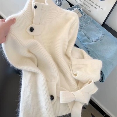 韩系慵懒风白色半高领绑带针织衫