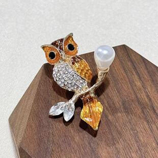 新款时尚可爱珐琅镶钻棕色猫头鹰胸针男女士西装毛衣开衫别针配饰