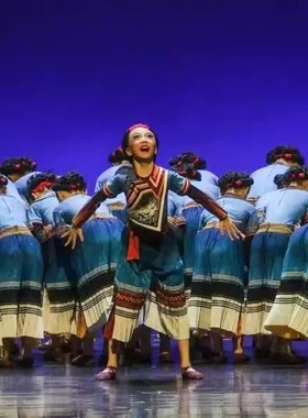 第十三届小荷风采金奖山路上的孩子舞蹈演出服天梯下的新家表演服