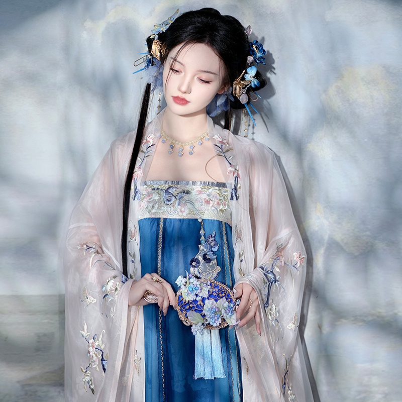 十三余小豆蔻儿[玉兰时雨]春季粉蓝刺绣双层褙子吊带裙汉元素套装-封面