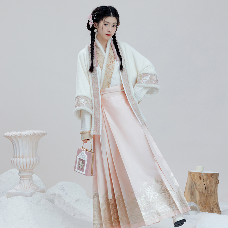 十三余小豆蔻儿[金鱼衔花]国风保暖对穿交马面裙汉服女日常百搭冬