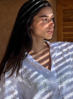 北欧奢潮bik 有机棉混纺材质 花瓣蕾丝半透V领polo罩衫T恤