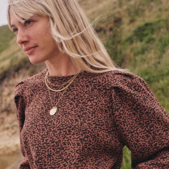 美国轻奢marine layer 缩褶泡泡袖洗水软糯薄绒运动衫98美金